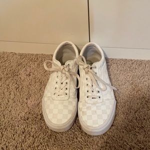 🚨All white checkered size 7 vans🚨